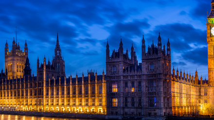 Westminster photographed at night from Westminster bridge